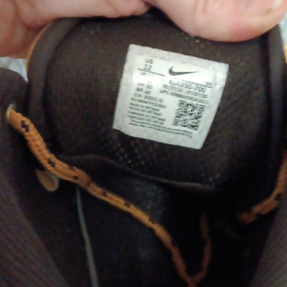 Men's Nike boots are in great shape and bee almost brand new - Picture 2 of 3